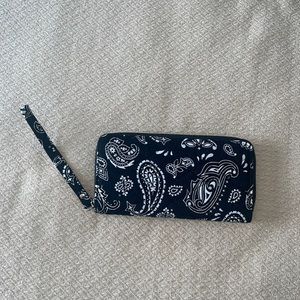 Black & White Paisley Continental Wristlet
